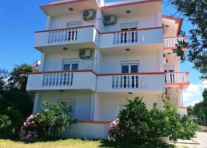 Ika Apartment *